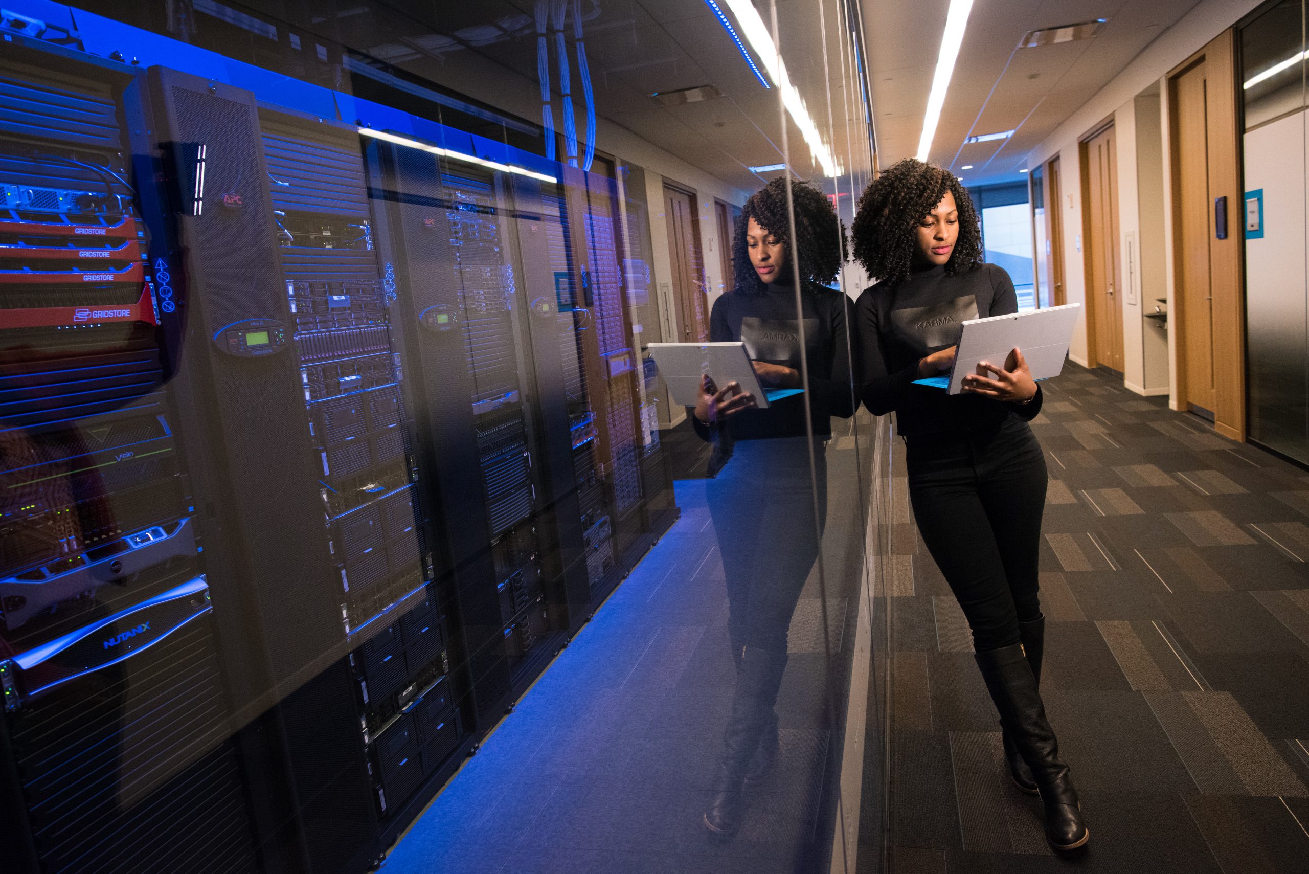 How Technology Has Reshaped Advance Workplaces?