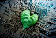 7 Best Gifts for Sustainable Tech Lovers