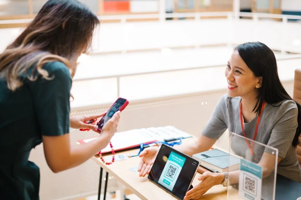 How QR-Driven Photo Sharing Works