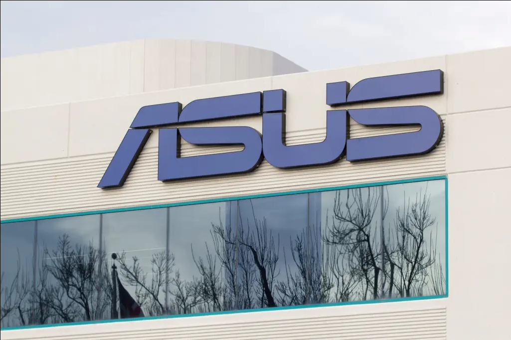 Screenshot fron techinasia and Asus stop the smartphones production