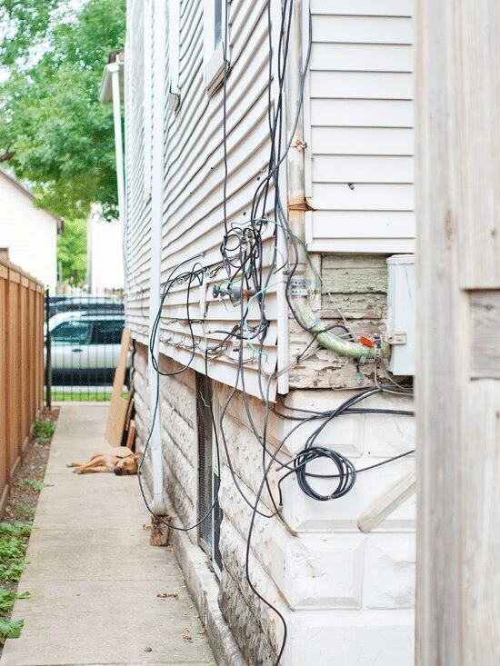 Picture of messy wiring outside home | Image Credit: Yellow Brick Home