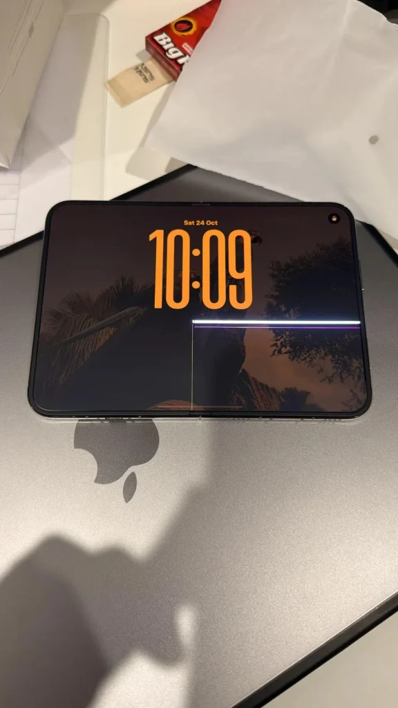 iPhone duo display crack shared on reddit